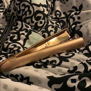 Tyme straighter or curlier